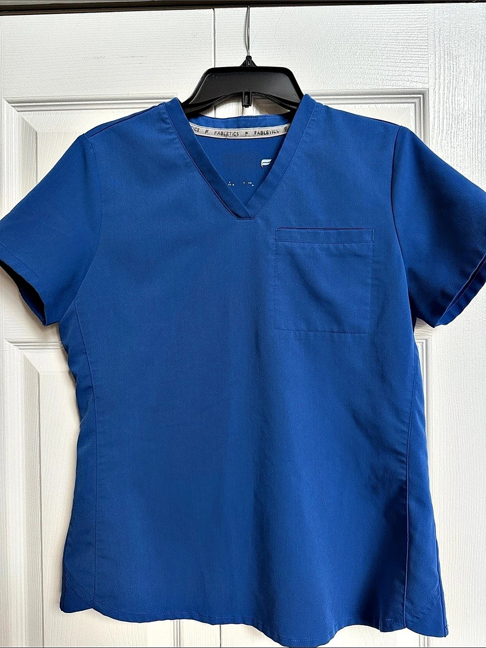 Fabletics V-Neck Scrub Top in Blue - Size Small
